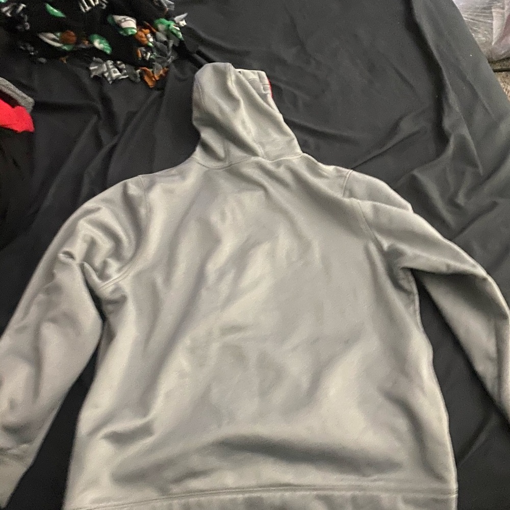 Grey under armour sweatshirt - Picture 2 of 2